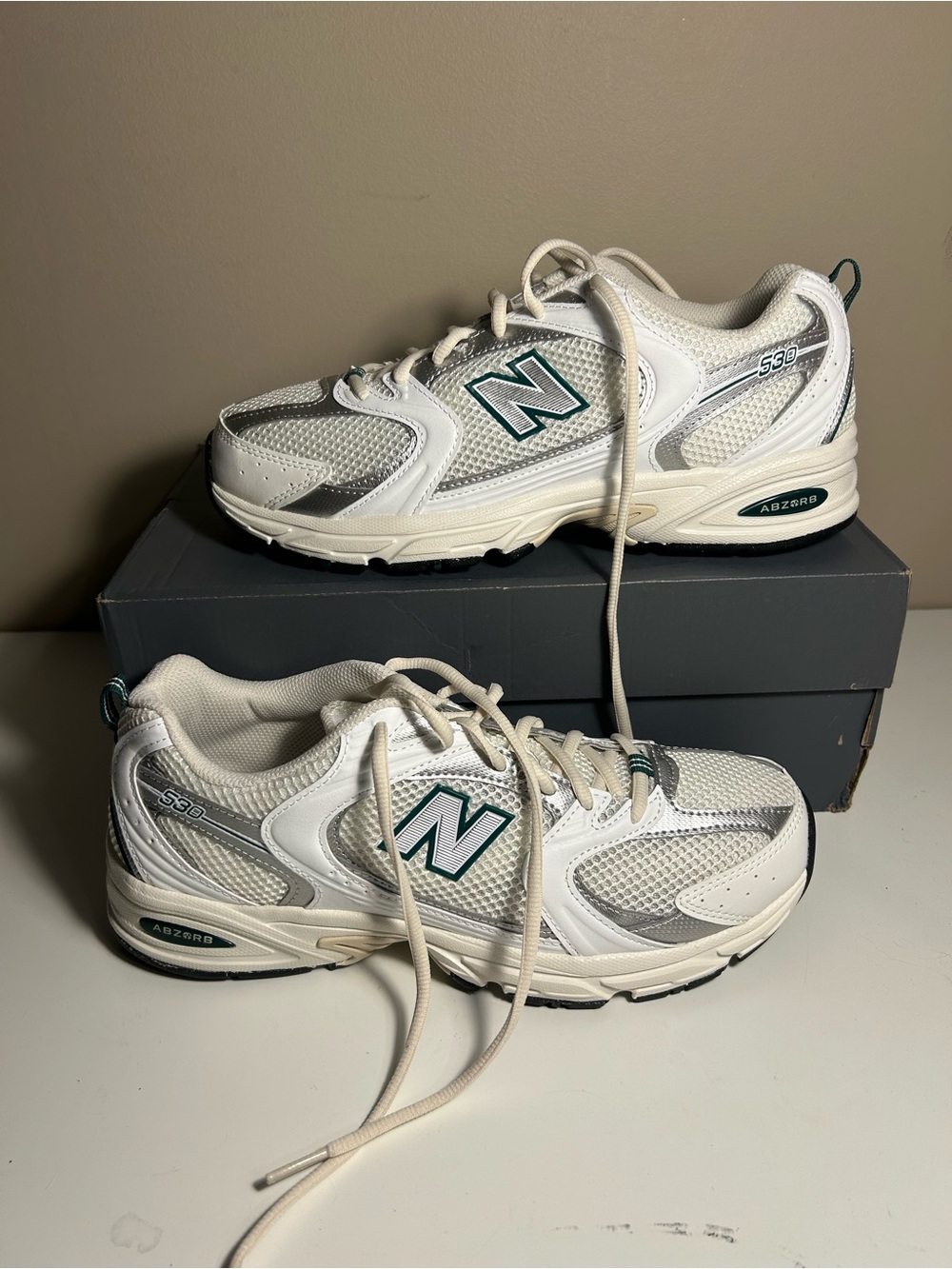 New balance- 530, white, 9 men sw